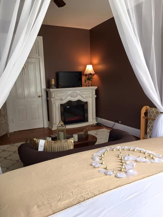 Winridge Manor Bed And Breakfast Madison Heights ภายนอก รูปภาพ